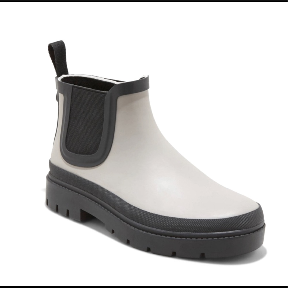 NWT Universal Thread Rainboots Gray sz 8